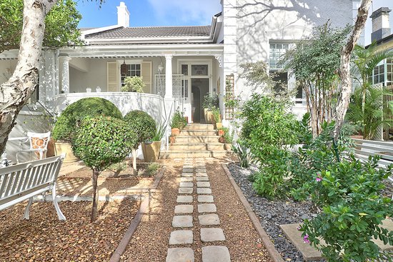 the-garden-for-our-famous